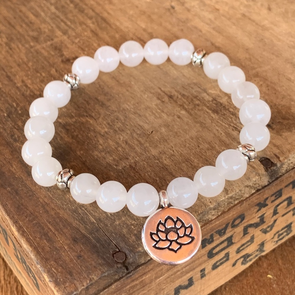 ✨MOONSTONE BEAD BRACELET W/LOTUS CHARM 8mm